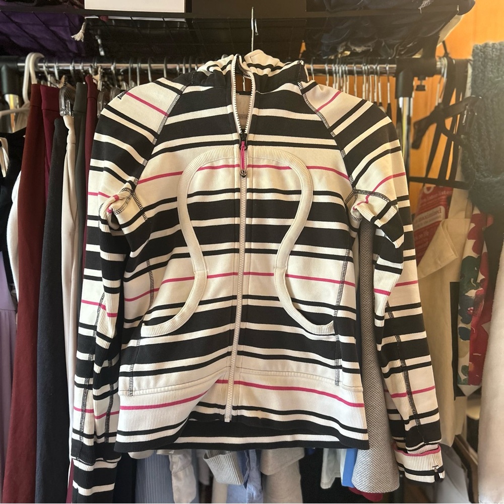 Lululemon Scuba Hoodie, size 0, Great Condition, horizontal stripes